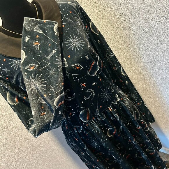 Her Universe Disney Hocus Pocus Symbols Collar Dress, Size Large - Picture 6 of 15